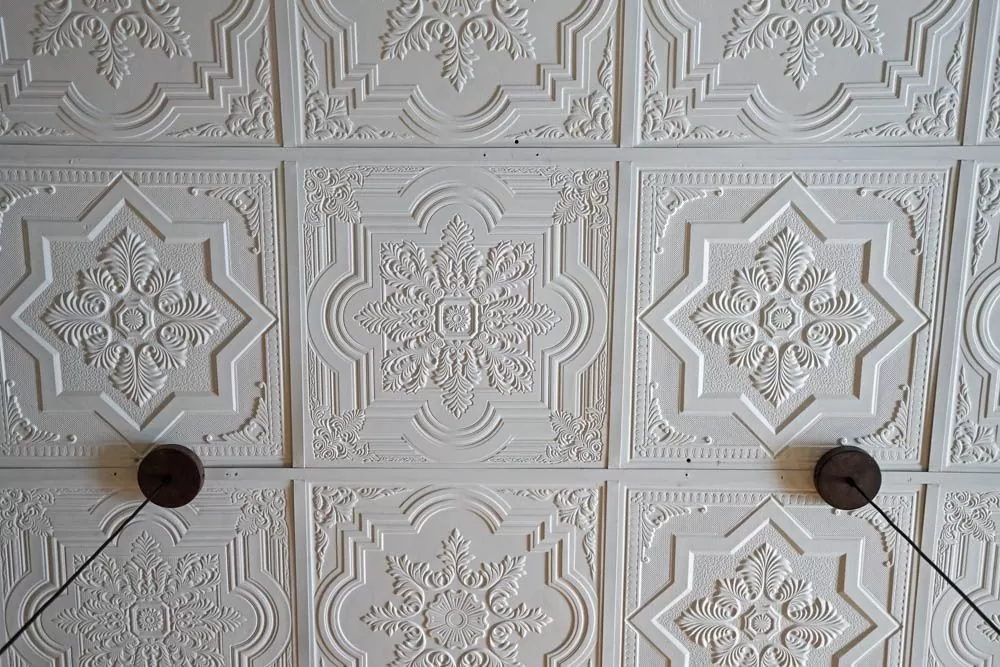simple plus minus pop design for bathroom